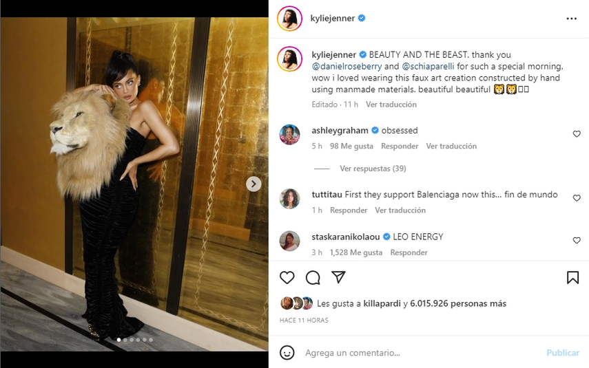 Kylie Jenner durante la pasarela de la colección Primavera-Verano 2023 de Schiaparelli.