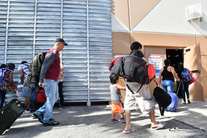El sur de la Florida cuenta con más de 50 centros de acogida, que son abiertos al público al declararse la amenaza de huracán.