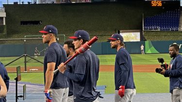 Bateadores de la selección de EEUU en práctica de bateo un día antes de la final del Clásico Mundial de Béisbol 2026