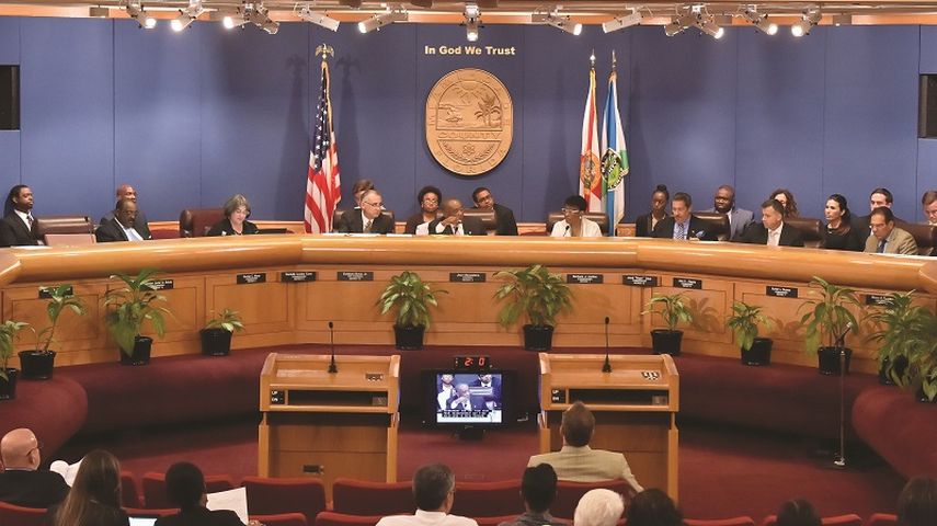 La Comisión del Condado Miami-Dade aprobó el contrato, que costará más de 23 millones de dólares y durará cinco años (ALVARO MATA) 