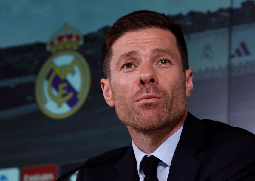 El recién nombrado entrenador del Real Madrid, Xabi Alonso, comparece en rueda de prensa durante su presentación oficial en la Ciudad Deportiva Real Madrid de Valdebebas, cerca de Madrid, el 26 de mayo de 2025. El Real Madrid anunció en un comunicado el 25 de mayo de 2025 que Xabi Alonso había sido nombrado nuevo entrenador del Real Madrid. El español de 43 años asumirá el cargo a partir del 1 de junio y liderará al equipo en el Mundial de Clubes. Xabi Alonso será el entrenador del Real Madrid durante las próximas tres temporadas, del 1 de junio de 2025 al 30 de junio de 2028.&nbsp;