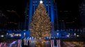 Más de 50.000 luces iluminan el árbol de Navidad de Rockefeller Center durante la ceremonia de encendido, el miércoles 2 de diciembre de 2020, en Nueva York. Más de 50.000 luces iluminan el árbol de Navidad de Rockefeller Center durante la ceremonia de encendido, el miércoles 2 de diciembre de 2020, en Nueva York.