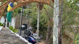 Agentes del régimen de Venezuela asedian a opositores en la Embajada de Argentina en Caracas.