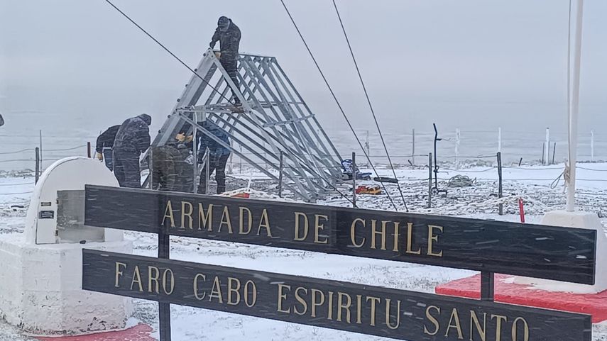 El gobierno de Argentina ordena desmontar paneles solares colocados en territorio chileno.