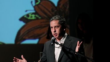 El escritor Guillermo Martínez durante la ceremonia del Premio Hispanoamericano de Cuento Gabriel García Márquez. (EFE). 