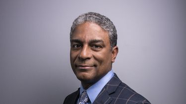 Controlan el movimiento de las personas hasta para viajar dentro del país, denunció el opositor cubano Oscar Elías Biscet. Controlan el movimiento de las personas hasta para viajar dentro del país, denunció el opositor cubano Oscar Elías Biscet.