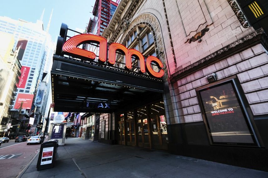 En esta fotografía de archivo del 13 de mayo de 2020, el cine AMC Empire 25 en la 42nd Street en Nueva York.