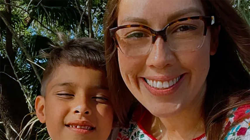 Sasha Escalante y su hijo