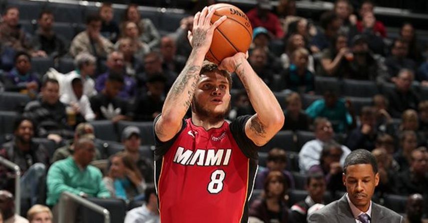 Tyler Johnson anotó cuatro triples este viernes frente a los Hornets.&nbsp;