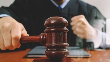 Los magistrados tienen poder para decidir la suerte de pleitos y asuntos de los estados y el Gobierno federal.