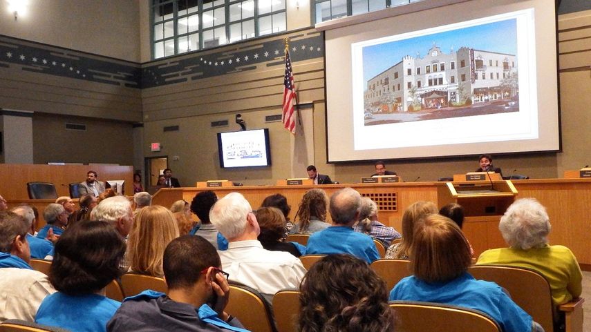 Debate sobre la reconstrucción del teatro Coconut Grove Playhouse, ubicado en la barriada de Coconut Grove, en Miami.