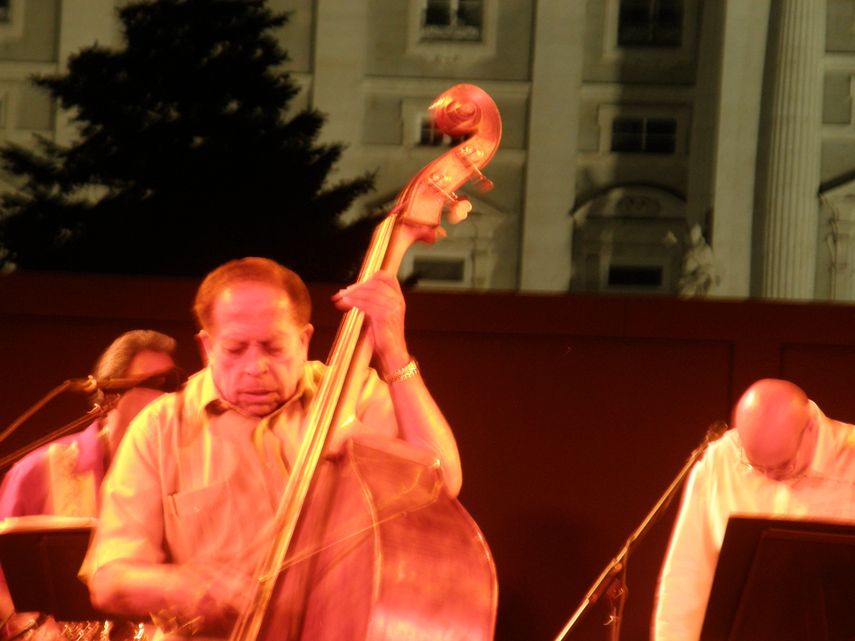 Ha sido descrito como el inventor del mambo. Se le considera uno de los grandes maestros de la descarga (improvisaciones en vivo).