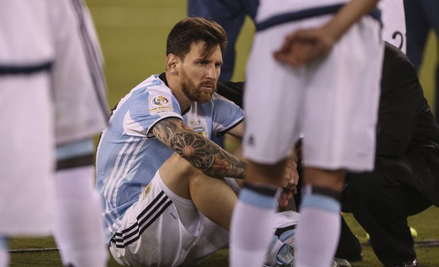 Messi nunca ha podido conquistar un título con la albiceleste. (EFE)