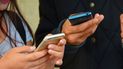 El uso de teléfonos móviles crece por día. El uso de teléfonos móviles crece por día.