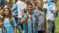 El jugador Luis Suárez sonríe durante su presentación oficial como nuevo jugador del Gremio de Brasil en Porto Alegre, el miércoles 4 de enero del 2023.&nbsp;