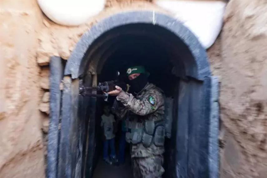 Una muestra de armas y túneles del brazo armado de Hamás, las Brigadas Ezzeldín al Qassam, en el centro de la Franja de Gaza