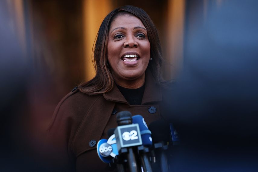 La fiscal general de Nueva York, Letitia James, habla durante una conferencia de prensa sobre el Departamento de Eficiencia Gubernamental (DOGE) en el Tribunal Federal de Manhattan el 14 de febrero de 2025&nbsp;