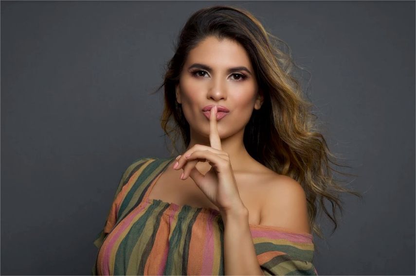 La cantante se refiere a la búsqueda de identidad musical, que según lo expuesto ya encontró, pues abraza y fusiona diferentes géneros importantes en su vida, tales como: el Pop-Rock y el Jazz.