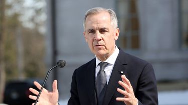 TOPSHOT - El primer ministro de Canadá, Mark Carney, habla durante una conferencia de prensa en el Rideau Hall tras la ceremonia de juramentación el 14 de marzo de 2025 en Ottawa. Carney juró como primer ministro de Canadá, asumiendo el control de un país afectado por la ruptura de las relaciones con Estados Unidos desde el regreso al poder del presidente Donald Trump.&nbsp;