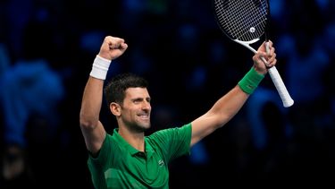 El serbio Novak Djokovic festeja su triunfo contra el estadounidense Taylor Fritz en su partido semifinal de las Finales de ATP en la Pala Alpitour, Turín, Italia, sábado 19 de noviembre de 2022.&nbsp;