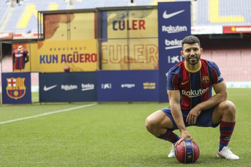 Agüero se lesiona y no jugará con el Barça hasta noviembre