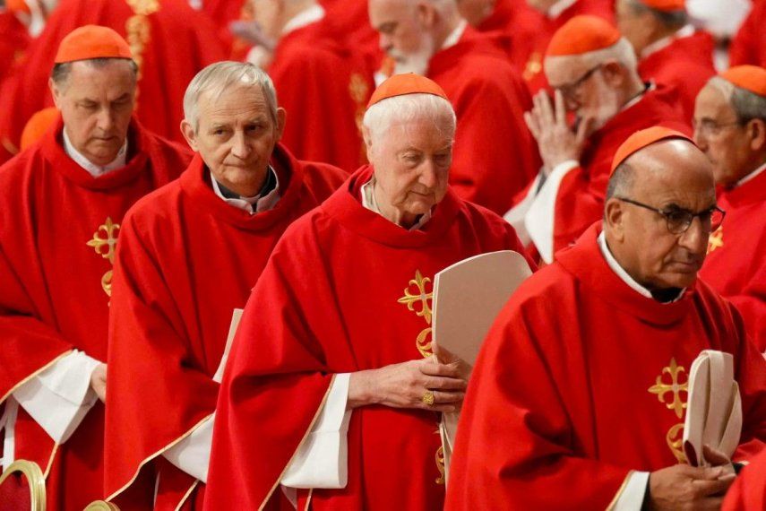Los cardenales católicos reunidos el 28 de abril de 2025 han fijado el 7 de mayo como fecha de inicio del cónclave para elegir al sucesor del papa Francisco, según informó el portavoz del Vaticano
