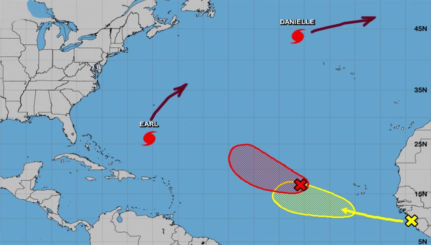 El Centro Nacional de Huracanes, con sede en Miami, monitorea cuatro tormentas.