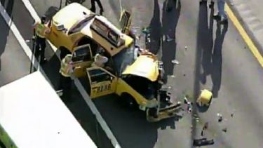 El taxista y una pasajera tuvieron que ser llevados al hospital.&nbsp;