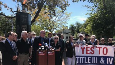 Líderes cubanos, venezolanos y nicaraguenses en el exilio pidieron al presidente Trump activar plenamente una ley que permitiría recuperar los bienes confiscados por el castrismo en Cuba.