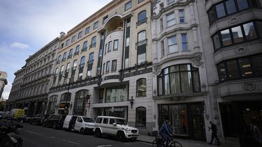En la imagen vista de la fachada de los números 56-60 de Conduit Street, en el distrito de Mayfair, en Londres, el 4 de octubre de 2021. La propiedad está ligada al presidente de Azerbaiyán, Ilham Aliyev, según un reporte llamado los Papeles de Pandora sobre presuntas irregularidades fiscales. 