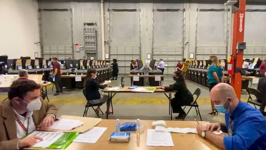 Vista parcial de uno de los locales habilitados en Miami-Dade para votar.