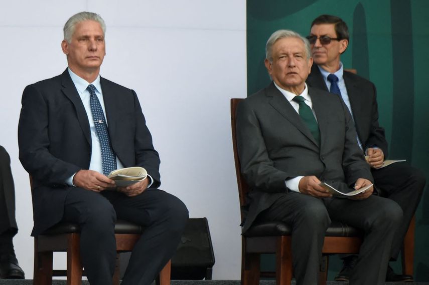 El designado gobernante cubano Miguel Díaz-Canel y el presidente de México Andrés Manuel López Obrador.