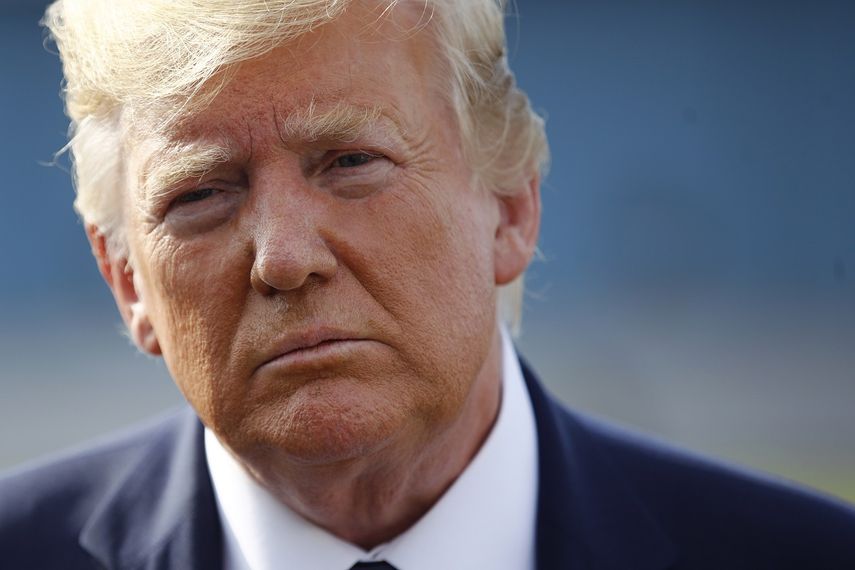 Donald Trump, presidente de los EEUU, atiende a reporteros en el Aeropuerto Municipal de Morristwon, en Nueva Jersey, el domingo 18 de agosto de 2019.&nbsp;