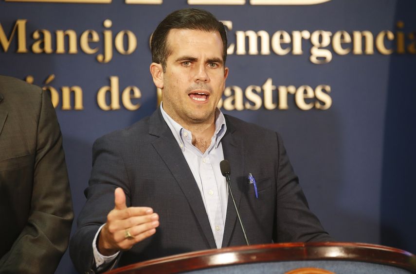 Fotografìa de archivo del gobernador de Puerto Rico, Ricardo Rosselló, durante una conferencia de prensa sobre los preparativos para la temporada ciclónica, en julio de 2018.