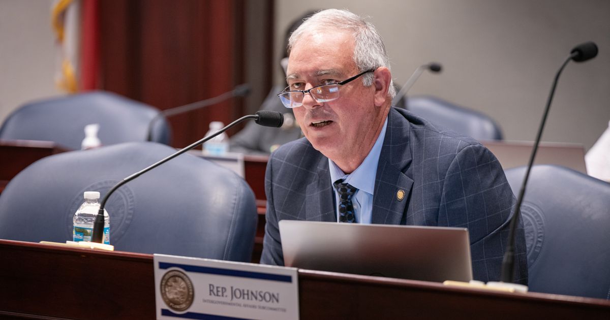 Congreso de Florida evalúa prohibir propinas obligatorias en restaurantes