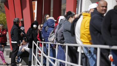 Una fila de desempleados en Las Vegas el 17 de marzo del 2020.    