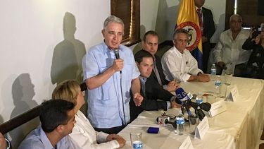Negamos que Colombia abra las puertas al castrochavismo para convertirnos en una segunda Venezuela, enfatizó el exjefe de estado colombiano, Álvaro Uribe.