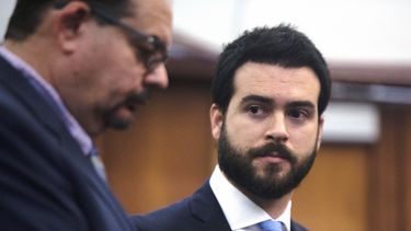 El actor mexicano Pablo Lyle, a la derecha, durante una audiencia en Miami el mi&eacute;rcoles 15 de enero del 2020.&nbsp;