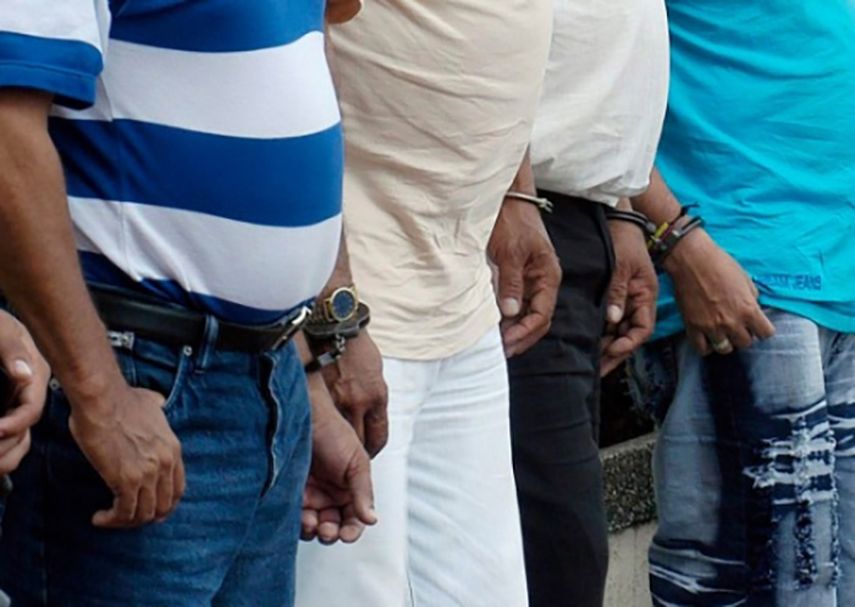 Al sinaloense capturado de apellidos León Martínez la Policía le confiscó 220 kilos de marihuana comprimida, siete fusiles de asalto, cuatro pistolas, dos revólveres, cinco carros y 1 millón de colones en efectivo (cerca de 2 mil dólares). (ARCHIVO)