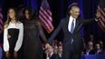 La ex-primera Dama Michelle Obama y el expresidente de los Estados Unidos Barack Obama saludan a sus partidarios mientras su hija Malia observa después de que el presidente pronunció su discurso de despedida en Chicago, Illinois, el 10 de enero de 2017.