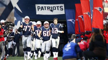 Tom Brady (der.), mariscal de campo de los&nbsp;Patriots de Nueva Inglaterra.&nbsp;