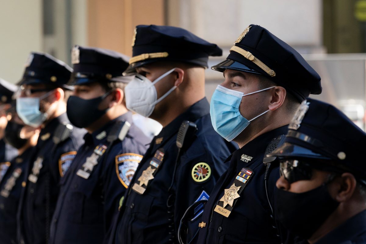 Agentes del Departamento de Policía de Nueva York. Agentes del Departamento de Policía de Nueva York.