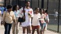 En esta imagen difundida por Warner Bros. Pictures, de izquierda a derecha, Aunjanue Ellis como Oracene Brandi Williams, Mikayla Bartholomew como Tunde Price, Will Smith como Richard Williams, Saniyya Sidney como Venus Williams, Demi Singleton como Serena Williams y Danielle Lawson como Isha Price en una escena de King Richard. En esta imagen difundida por Warner Bros. Pictures, de izquierda a derecha, Aunjanue Ellis como Oracene Brandi Williams, Mikayla Bartholomew como Tunde Price, Will Smith como Richard Williams, Saniyya Sidney como Venus Williams, Demi Singleton como Serena Williams y Danielle Lawson como Isha Price en una escena de King Richard.