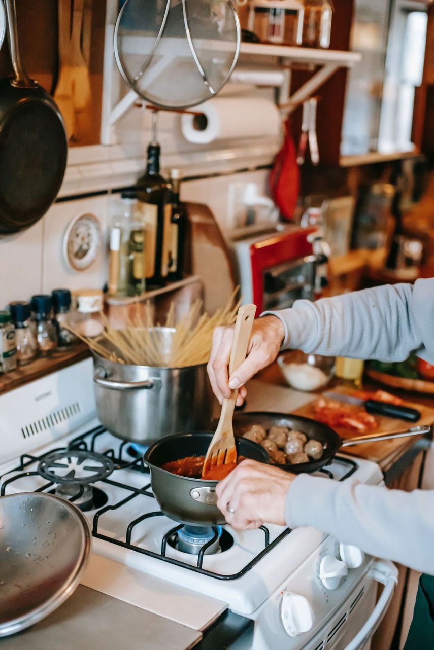 Imagen de una cocina que utiliza gas licuado, un derivado del petróleo.