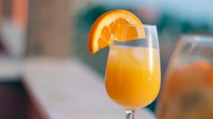 El jugo de naranja es rico en vitamina c