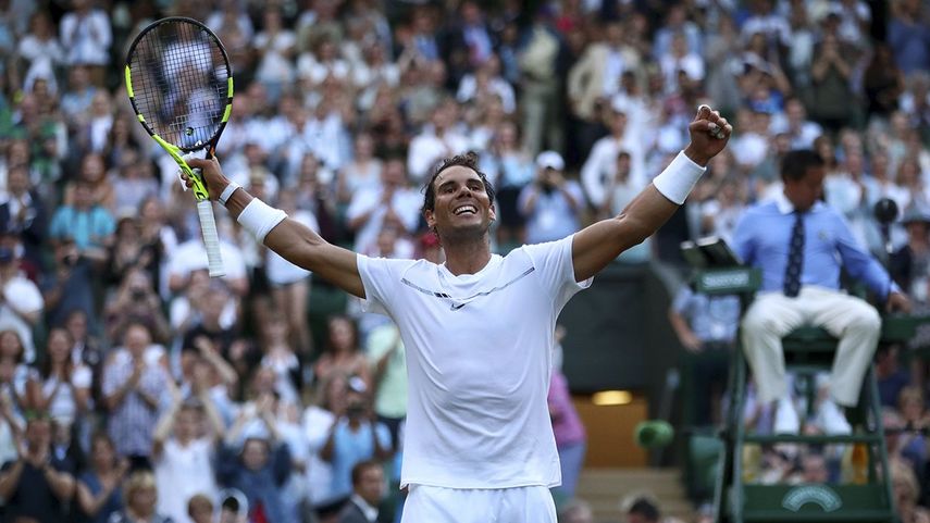 Tras el golpe el español sonrió y salió a la cancha para enfrentarse al luxemburgués Gilles Müller.