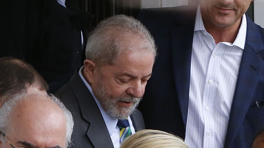 El expresidente brasileño Luis Inácio Lula da Silva dejó el tribunal ubicado en Curitiba, en el sur del país, tras declarar ante un juez por casi cinco horas.