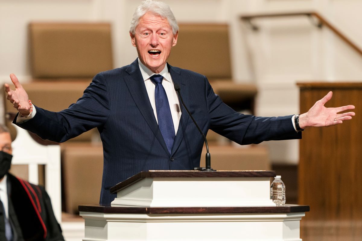 El expresidente Bill Clinton habla durante los servicios funerarios de Henry Hank Aaron, en la Iglesia Bautista de la Amistad, en Atlanta. El expresidente Bill Clinton habla durante los servicios funerarios de Henry Hank Aaron, en la Iglesia Bautista de la Amistad, en Atlanta.