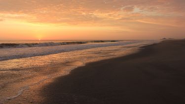 Atardecer, playa de Perú