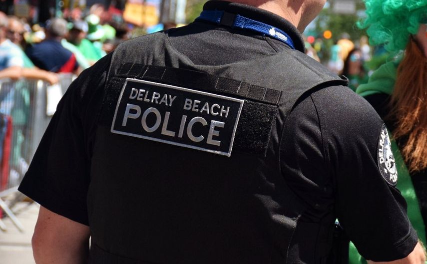 Un oficial de la Policía de Delray Beach, en Florida.
